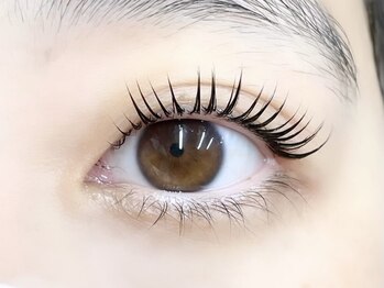 サロンフェルナ(salon FERNA)の写真/プライベート空間の隠れ家サロン♪まつ毛のお悩みに親身に寄り添います◎技術,商材に自信◎お子さま同伴可!
