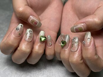 ネイルサロン 虹色/