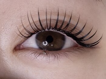 ラリス(Ralis)の写真/大人女性の魅力を引き出す◎フラットラッシュ！自然な美しさと上品さを叶えます♪