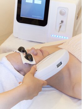 Mirai【毛穴/ハーブピーリング/エイジングケア/頭皮ケア】【3/1 NEW OPEN (予定)】の写真/進化版光フェイシャルで2種以上のお悩みにアプローチ!11種の光×ラジオ波でオーダーメイド肌質改善◎