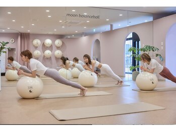 ムーンバランスボール(moon balanceball)/レッスン / 筋トレ