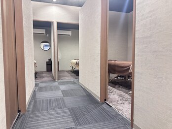 手もみハンズプレミアム 甲子園口店(手もみHANDS PREMIUM)/広々とした店内