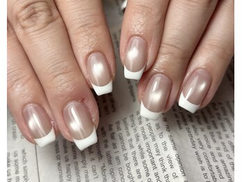 モフィ(mofie)/フレンチネイル by YUMI