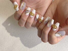 ホワイト＆グレー　ビジューnail