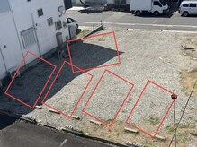イロ(iro)の雰囲気（無料駐車場こちらの5台です。iroのブロックあります）