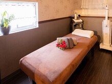 施術用のベッドは2台ございます♪