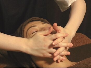 ヴィアージュ(Viage)の写真/【極上小顔コルギ★デトックス】オールハンド施術で骨と筋肉に適度な圧をかけ立体的な美しい小顔へ！