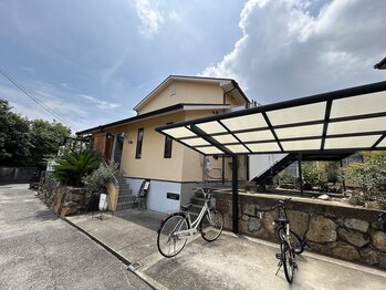 デジレ(Desiree)の写真/【売布神社駅から徒歩1分】駅近好立地!可愛い黄色の建物でとてもわかりやすいです^^