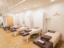 脂肪燃焼・痩身ダイエット コアの樹美容整体院 名古屋大須店の雰囲気（院内雰囲気/全身のマッサージ・楽トレなどはここで行います。）