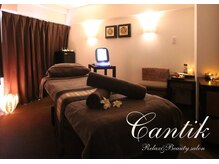 チャンティック(Cantik)の雰囲気（落ち着いたバリ風の店内。癒しの空間に包まれながらお寛ぎ下さい）