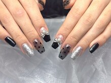 ボタネイル 近鉄八尾駅前店(BOTA NAIL)/黒/ドット/シルバーラメ