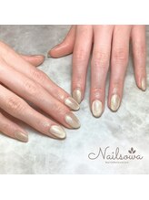 ソワ(sowa)/上品に輝くゴールドネイル