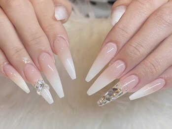 Green Nail salon