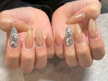 ネイルサロン ティディ(TIDY)の写真/納得の技術力でチップでも強い美爪を実現♪指の形を美しく見せたい方に！全MENUプラス¥4000で長さ出し★