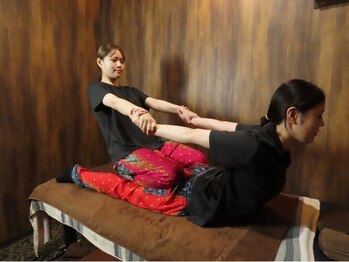 アジアンリラクゼーション ヴィラ 久喜店(asian relaxation villa)/タイ古式マッサージの様子