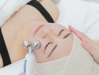 ラヴィ(Ravi)/美容液塗布&ガルバニック導入