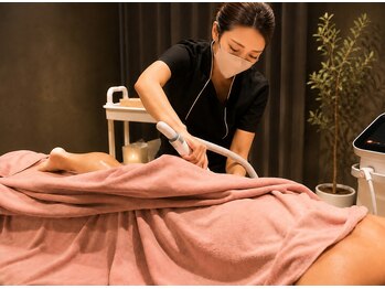 インフィニティ ビューティサロン 姫路店(INFINITY beautysalon)の写真/【全身脱毛（顔・ＶＩＯ込）1回¥10000】スピーディで痛みの少ない最新脱毛！コース制約等の勧誘無し！