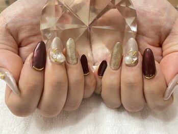 ロングネイルも大人可愛く♪