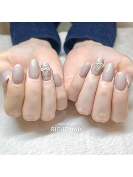 リッシュ トロワ(RICHE trois)/ラメベージュネイル♪