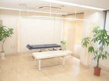 すぎもと接骨院の雰囲気（また来店したくなるような明るく落ち着いた空間です◎）