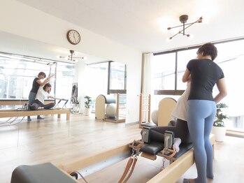 ピラティスユー(PILATES U)/マシンピラティス施術写真