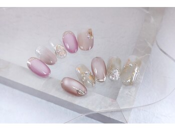 ディバイン ネイルズ(DIVINE NAILS)の写真/抜け感ある大人可愛いデザイン＆300色以上のカラーで何度でも見返したくなる指先に。美爪ケアで仕上がり◎