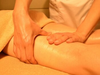 プルメリア シルフィア 横浜本店/太ももも強圧リンパでほっそり