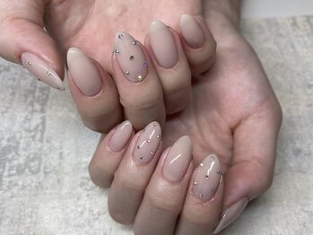 キラキラヌーディーネイル