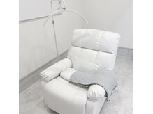 リウ アイ ビューティー(Riu eye beauty)の雰囲気（ふかふか電動リクライニングチェア♪プライベート空間で寝心地◎）