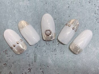 ネイルアンドアイラッシュサロンR/ホワイト シルバーミラー