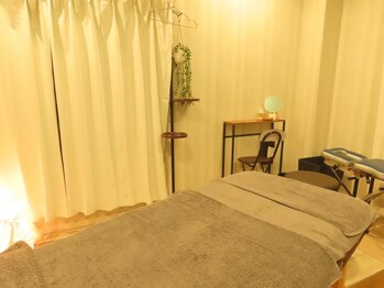 クリア(CLEAR)の写真/頭を整える準備として背中～首後ろの通りを良くし、支える基盤を整えてから頭にしっかり向き合います。