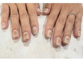 チークネイルのお顔がかわいい