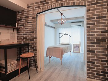 トレミニョン(tres mignon)/モダンな雰囲気のお洒落な店内
