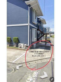 トリプルワン(111)/駐車場