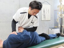 東洋カイロプラクティック麻布十番療術センターの雰囲気（明かりがたっぷり入って気持ちいいスペース♪）