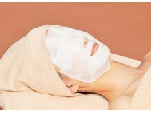 『天然保湿パック』で肌を鎮め、『セラミド保湿』で美しくツヤのある肌を長時間キープ