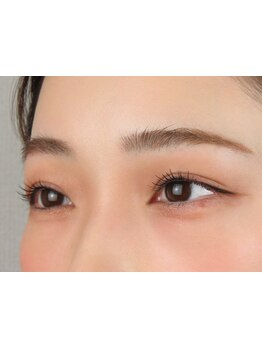 ナチュラル上品な目元にしたい
