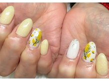 ネイルアンドアイラッシュスタジオ シュシュ(chouchou)/春ネイルミモザ手書きお花柄