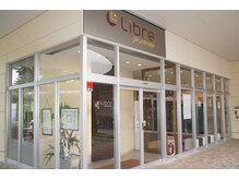 サロン入り口です☆美容室併設サロンで目元も髪もかわいく♪