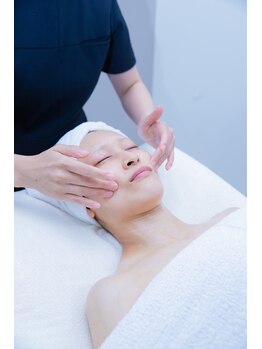 ポーラ 花畑店(POLA)/お顔の凝りをほぐします