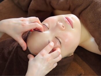 ルミエール パークサイド(L’MIERE parkside)の写真/【ほうれい線や毛穴のたるみケアに】衰えをケアしていきたい方に肌専門店の角質改善とお顔の深層筋肉ケア◎