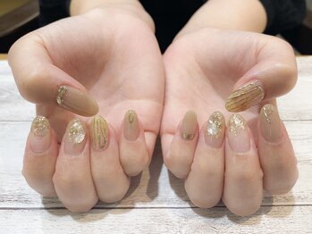 ネイルアルケー(Nail ARCHE)/ゴールドニュアンスネイル