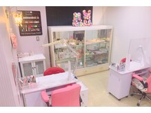 ビューティーモール 足利店の雰囲気（ピンクと白を基調としたサロンです。女子力＆テンションＵＰ♪）