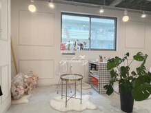 エリン アイラッシュ(erin eyelash)の雰囲気(メイクブースも完備♪こだわりのサロン内装)