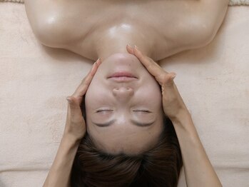 ラズ(Luz)の写真/小顔★優しい圧でむくみ,コリ撃退!リンパをしっかり流しすっきり憧れの小顔へ!肌質改善光フォトメニュ-も有