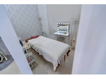 クレビア(CREBIA)/【シミ・シミケア専門店】沖縄県