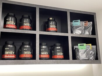 エボ パーソナルトレーニングジム 吹上店(E.V.O)/高品質なプロテインも!