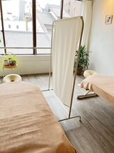 エンジョイント(縁joint)/ベッドの間の仕切り