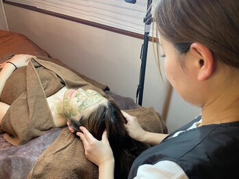 ベリル(BERYL)/ハーブピーリングはヘッドスパ付