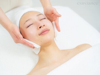 ヒルリン(Hirurin)の写真/【話題の水光ピーリング】韓国女優のような発光ツヤ肌へ♪毛穴レス◎ダウンタイムなしで美肌実現！